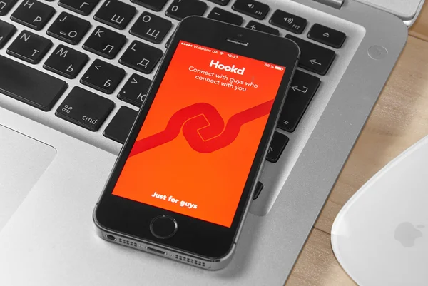 Приложение Hookd на iPhone 5 — стоковое фото