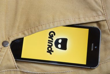 iPhone 5'ler ile ekranda Grindr için mobil uygulama