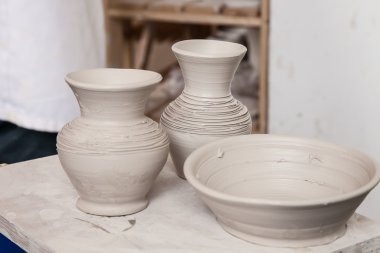 Potter's tekerlek üzerinde modelleme