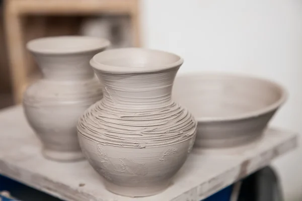 Potter's tekerlek üzerinde modelleme