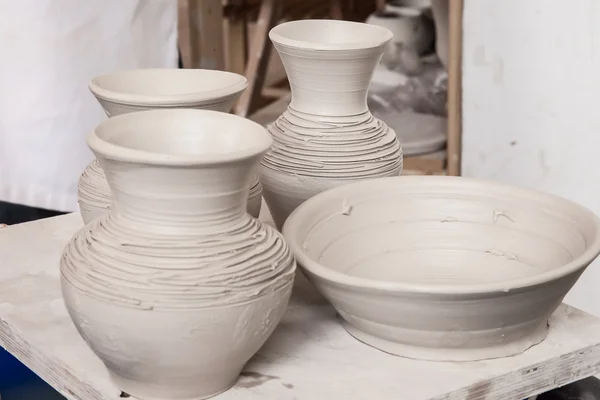 Potter's tekerlek üzerinde modelleme