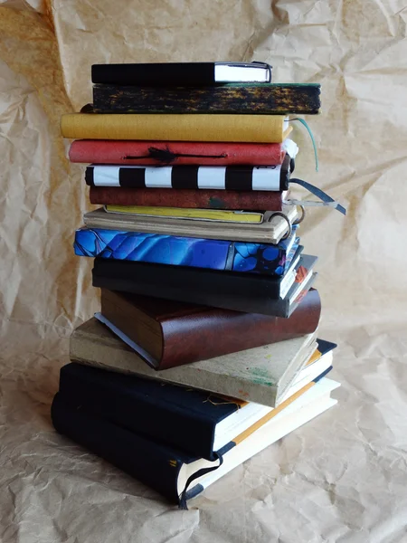 So viele Bücher und Notizbücher — Stockfoto