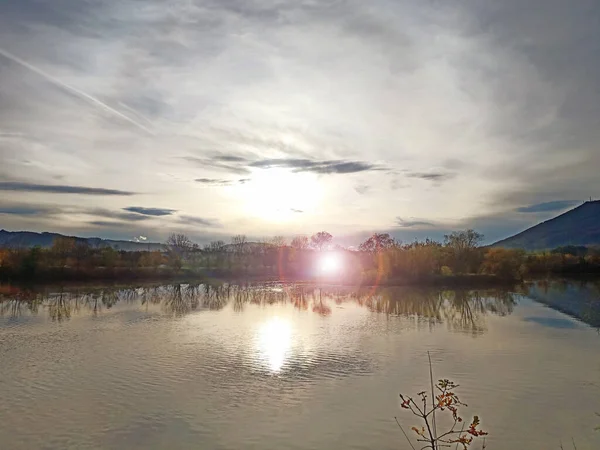 Pôr Sol Romântico Lado Lagoa — Fotografia de Stock