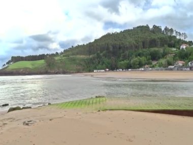 Lekeitio Village Plajı ve Kuzey İspanya 'daki inanılmaz köy
