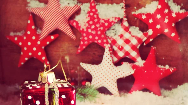 圣诞礼物装饰与明星背景 — 图库照片
