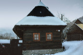 Faház Vlkolinec, hagyományos település falu a hegyekben.