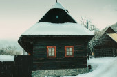 Faház Vlkolinec, hagyományos település falu a hegyekben.