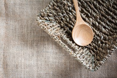 Topçu sepetinde kaşık tahtası