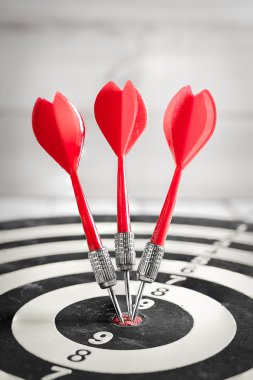 Kırmızı ok ok isabet dart tahtası hedef Merkezi