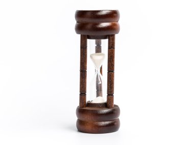 Beyaz arkaplanda kum saati