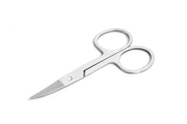 beyaz zemin üzerinde tırnak makası