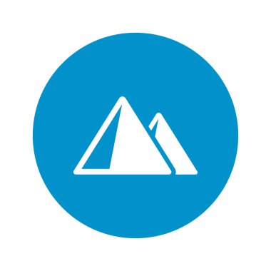 Beyaz arka plan üzerinde piramitler simgesi