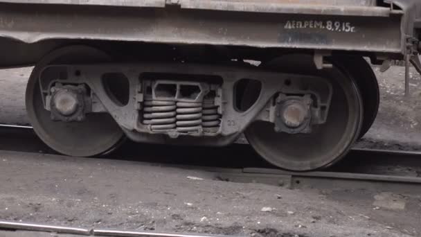 马车的轮子，骑在生产 4 rails — 图库视频影像