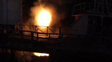 Atölye 2 kırmızı-sıcak demir ile ters Kepçe görünümünü