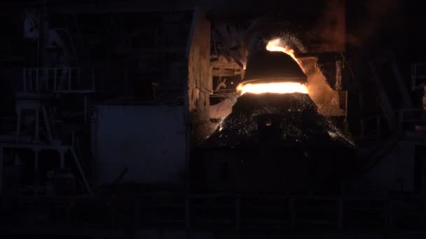 Säuberung des Metallsauerstoffkonverters — Stockvideo