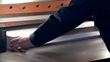Alt kağıt destesini makine kesme düzensiz kenarları için ekler