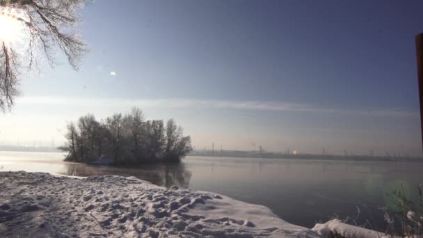 Θέα του νησιού καλυμμένα με χιόνι — Αρχείο Βίντεο