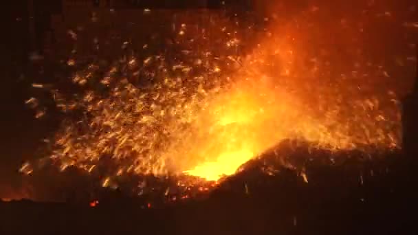 Sparks of molten metal — Stock Video