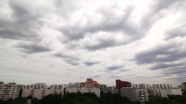 Товсті низька хмарність — стокове відео
