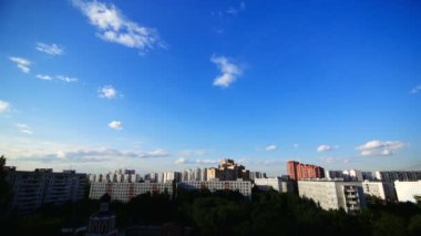 Gün batımında nadir bulutlar