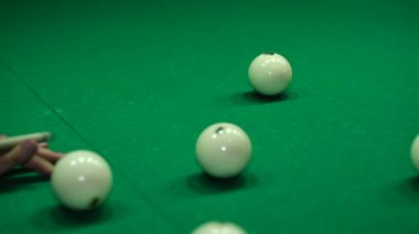 İsteka topu, el yakın çekim