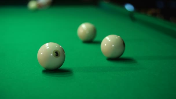 Play Russian billiards — Stock Video