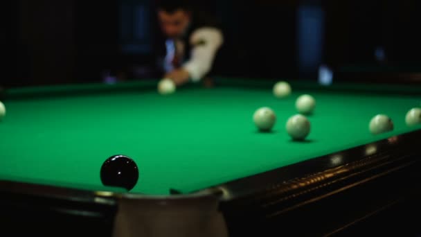 Table de billard avec boules 