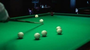 İşaret ve bilardo topları
