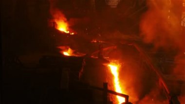 Erimiş metal akışı