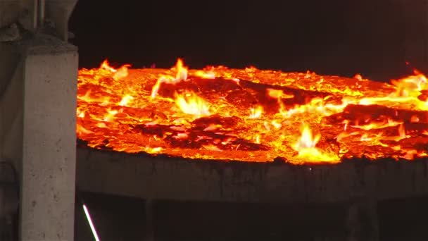 Burning metal vat — Stock Video