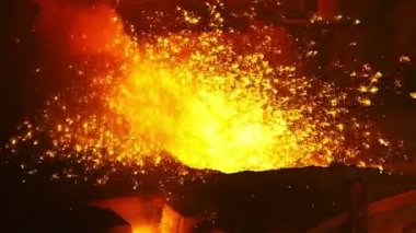 Ağır çekim metal kıvılcım