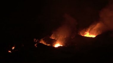 erimiş metal yavaş hareket yüzey üzerinde ateş