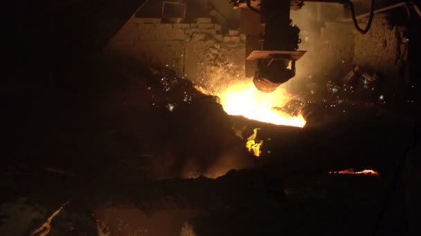 Start of pig iron from a blast furnace — Stock Video