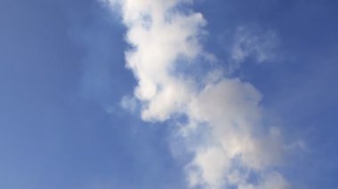 Yavaş gökyüzü karşı duman