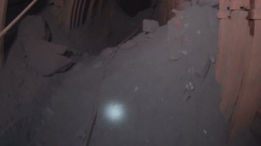 Tünel şaftı kayalarda yığını