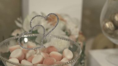 Kalp Rhinestones içinde pembe marmelat