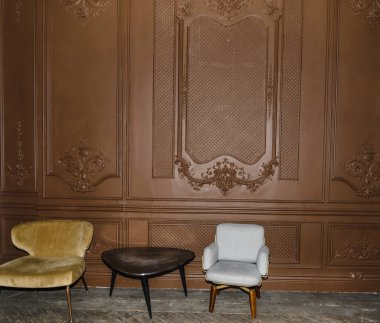 Tasarımcı apartman iç raf dolabı hediyelik eşya şişeleri biblolar ayna masa sandalyesi