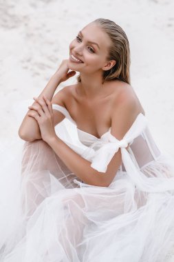 Ocean Beach 'te güzel bir gelin günü. Mutlu evlilikler.