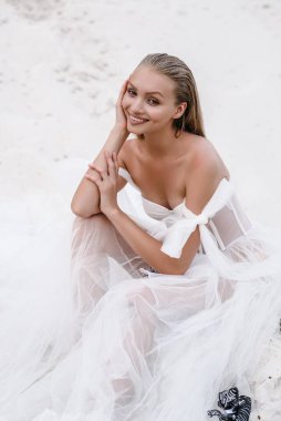 Ocean Beach 'te güzel bir gelin günü. Mutlu evlilikler.