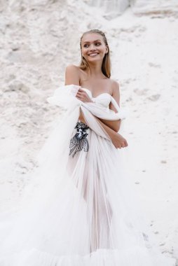 Ocean Beach 'te güzel bir gelin günü. Mutlu evlilikler.