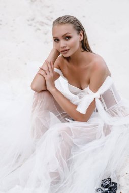 Ocean Beach 'te güzel bir gelin günü. Mutlu evlilikler.