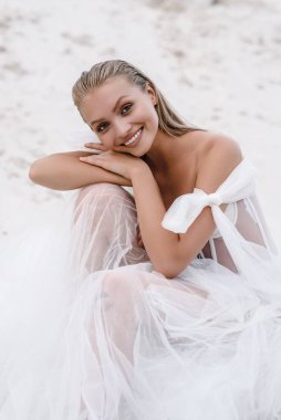 Ocean Beach 'te güzel bir gelin günü. Mutlu evlilikler.