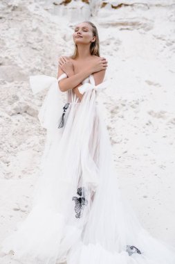 Ocean Beach 'te güzel bir gelin günü. Mutlu evlilikler.