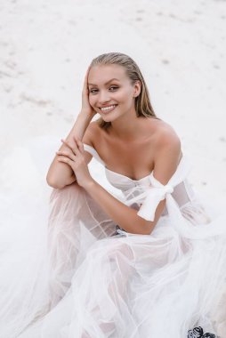 Ocean Beach 'te güzel bir gelin günü. Mutlu evlilikler.