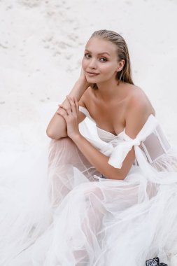 Ocean Beach 'te güzel bir gelin günü. Mutlu evlilikler.