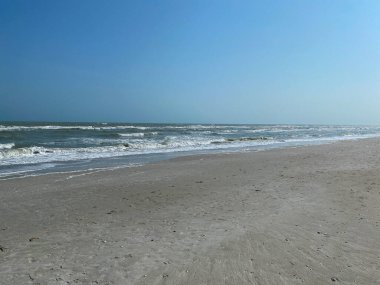 Florida 'daki Sanibel adasında dalgalar çarpıyor.