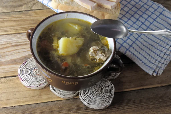 Groene borsch met brood — Stockfoto