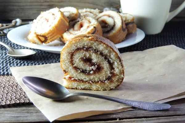 Rolada de biscoitos e chá — Fotografia de Stock