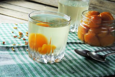 Kayısı ve meyve kompostosu