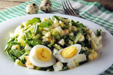 Ramson ve yumurta salatası